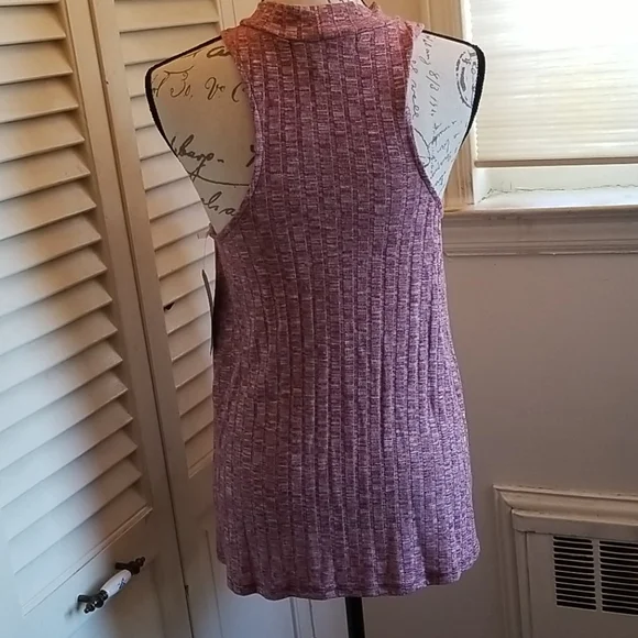 New Woman's pink Almost Famous top.. Medium - Picture 2 of 6